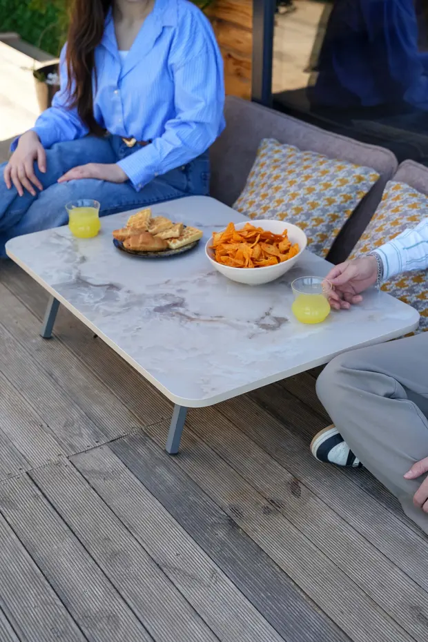 Katlanır Metal Ayaklı Mutfak Masası